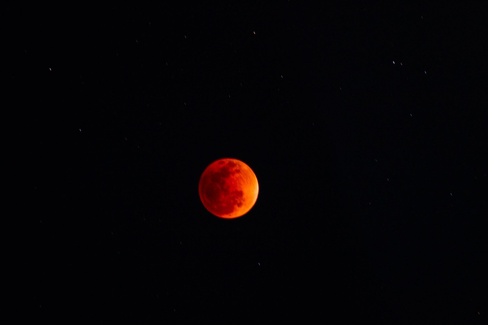 Une lune lors d'une éclipse lunaire 